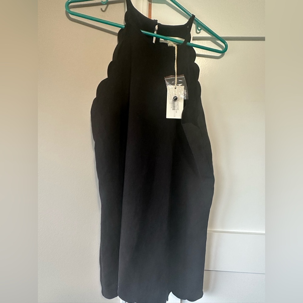 Chic Black scalloped tank